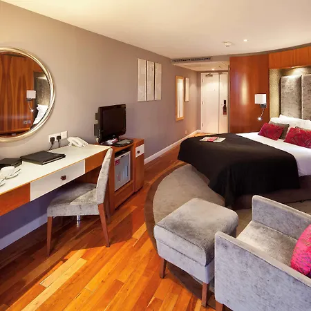 Mercure Brigstow 4*