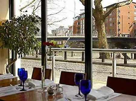 Mercure Brigstow Szálloda