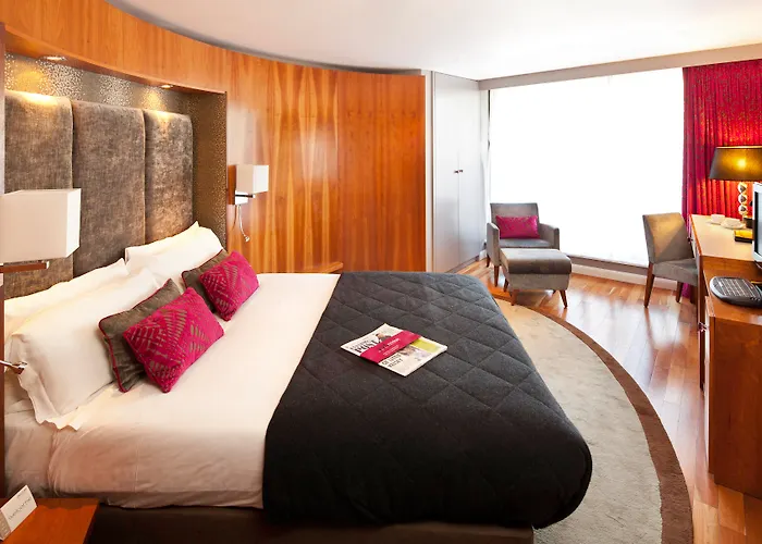 Отель Mercure Brigstow 4*